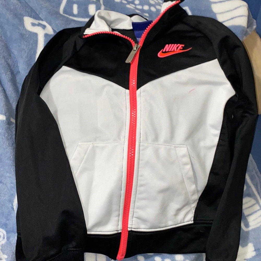 *Sold on OfferUp* Nike Track Jacket 6/M